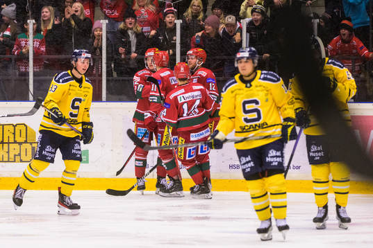 Modos Theodor Niederbach jublar med lagkamrater