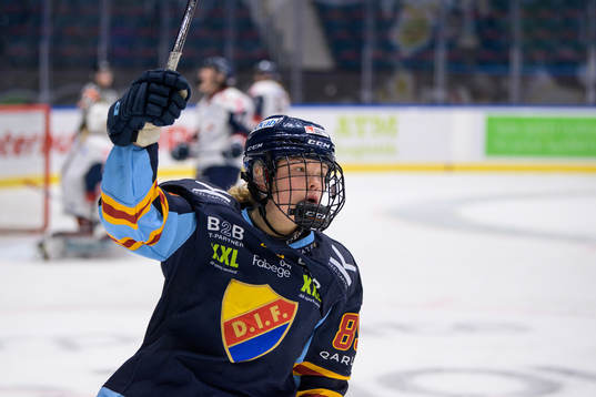 Djurgårdens Nicole Hall jublar
