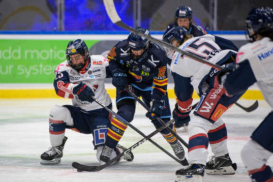 Linköpings Emma Pfeffer och Djurgårdens Julia Östlund