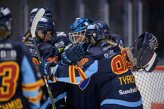 Djurgårdens Selma Tyreskog, Maria Lindberg och målvakt
