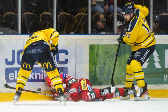 Modos Josef Ingman mot Södertäljes Christopher Liljewall