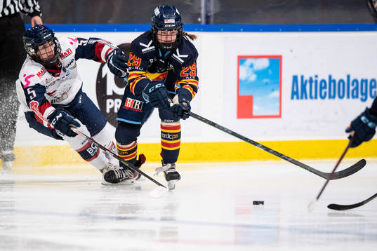 Linköpings Kelsey Saelens och Djurgårdens Maria Lindberg