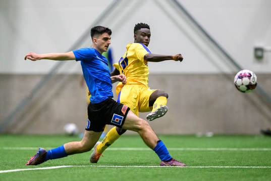 Halmstads Erion Maxharraj och IFK Göteborgs Assolo Mohamed