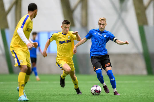 IFK Göteborgs Leo Radakovic och Halmstads Altin Mazreku