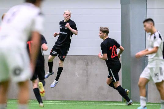 Midtjyllands Gils Gislason jublar