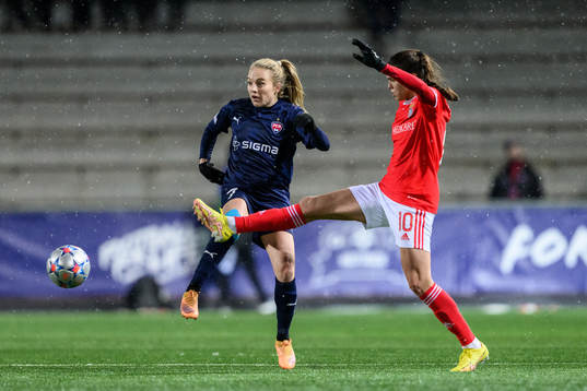 Fiona Brown of Rosengård and Ana Vitoria of Benfica