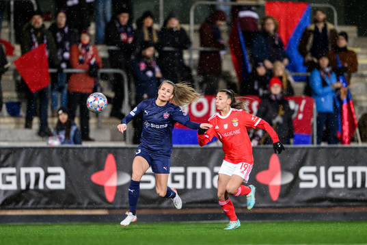 Frederikke Thøgersen of Rosengård and Catarina Amado of