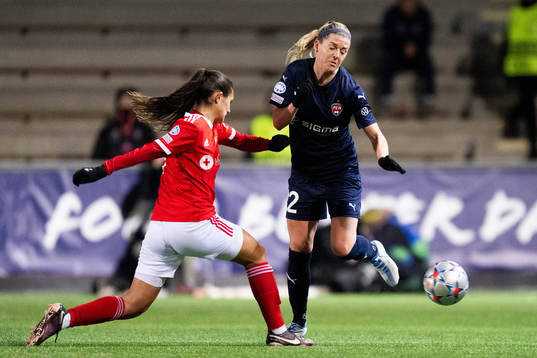Ana Seica of Benfica and Olivia Schough of Rosengård