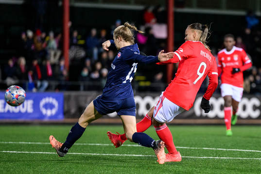 Nycole Raysla of Benfica scores 1-3