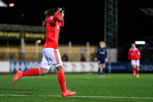 Nycole Raysla of Benfica celebrates
