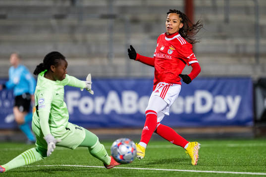 Andreia Norton of Benfica against goalkeeper Angel Mukasa