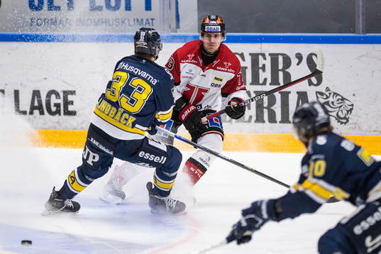 HV71s Måns Lindbäck och Örebros Oliver Eklind