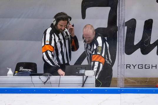 Domarna videogranskar eventuellt mål för HV71