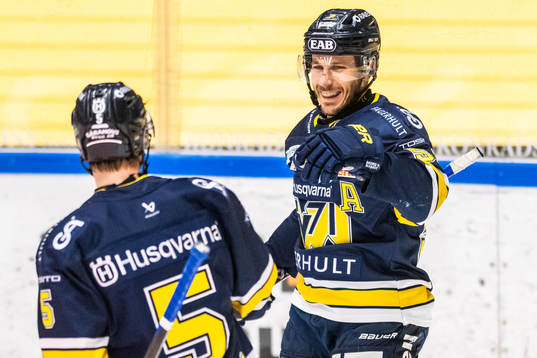 HV71s Andy Miele jublar