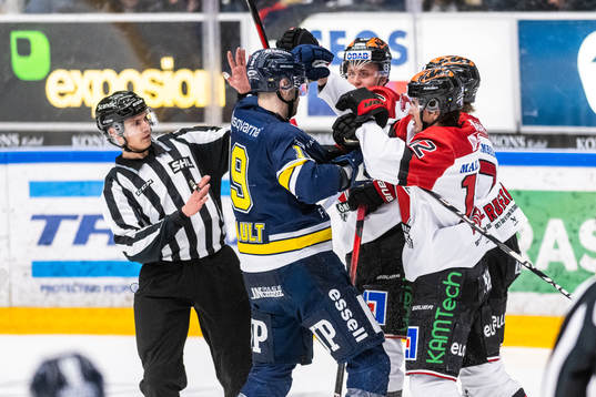 HV71s Sam Vigneault och Örebros Radek Muzik