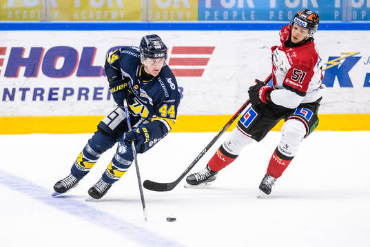 HV71s Emil Andrae och Örebros Kristian Näkyvä