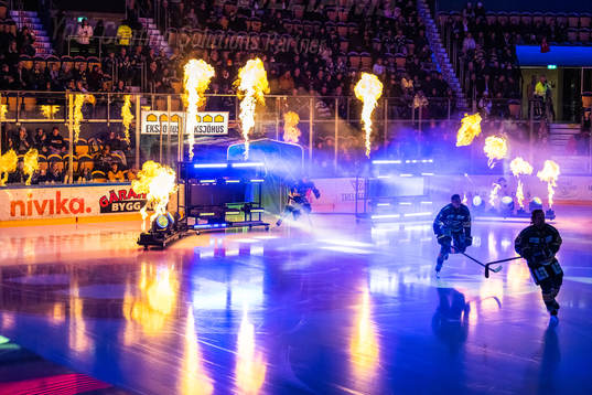 HV71s spelare äntrar isen