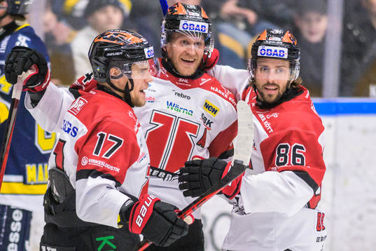Örebros Jani Lajunen jublar