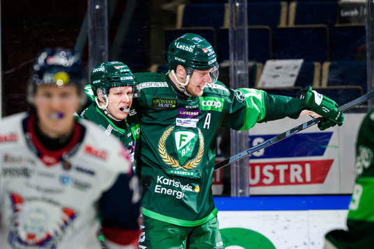 Färjestads Daniel Viksten och Victor Ejdsell jublar
