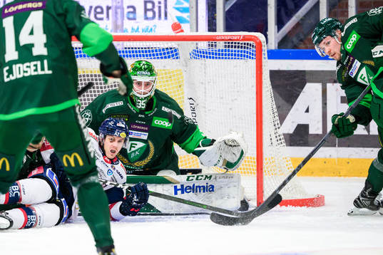 Linköpings Markus Ljungh och Färjestads målvakt Dennis