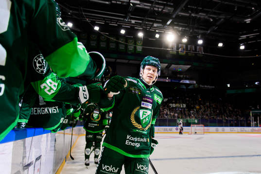 Färjestads Daniel Viksten jublar