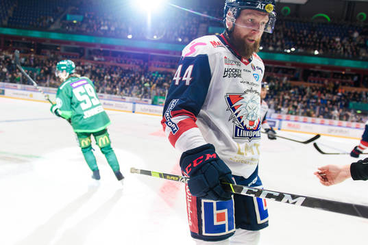Linköpings Jonas Junland deppar