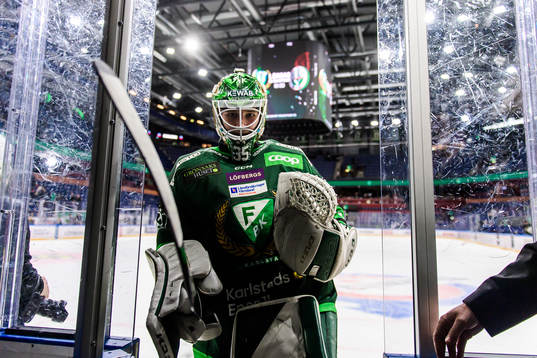 Färjestads målvakt Dennis Hildeby jublar