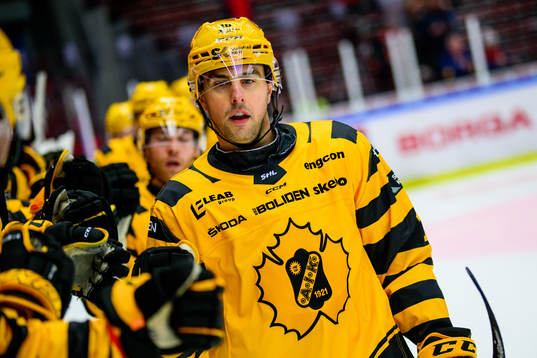 Skellefteås Joakim Lindström jublar