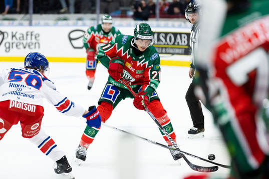 Oskarshamns Juuso Riikola och Frölundas Loui Eriksson