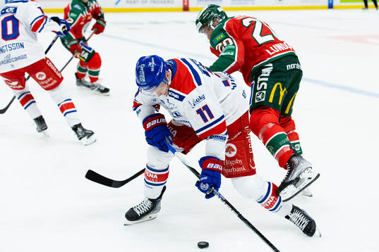 Oskarshamns Antti Suomela och Frölundas Joel Lundqvist