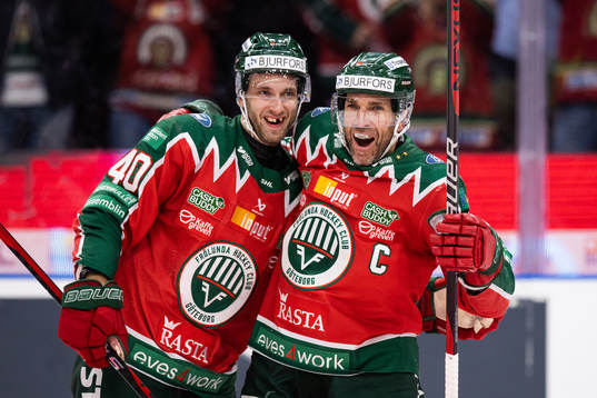 Frölundas Petteri Lindbohm och Joel Lundqvist jublar
