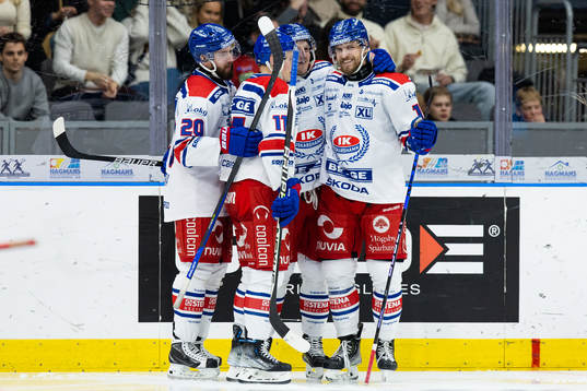 Oskarshamns Patrik Karlkvist jublar med lagkamrater