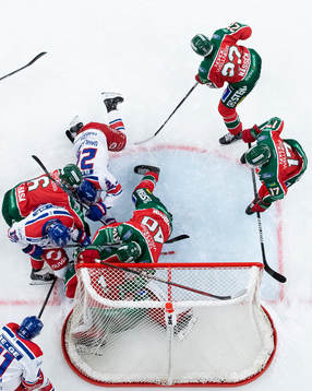 Stökigt i Frölundas målvakt Lars Johanssons målgård