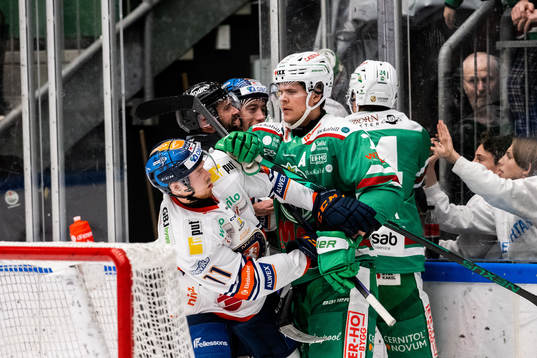 Irriterat mellan Växjös Kalle Kossila och Rögles Erlend