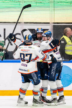 Växjös Jakub Stancl jublar med lagkamrater