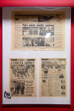 Gamla tidningsurklipp från