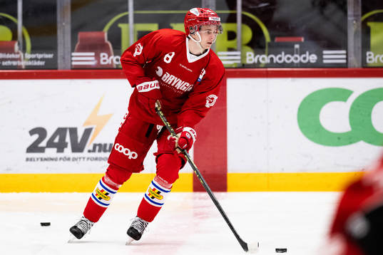 Timrås Emil Melander värmer upp