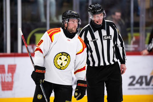 Brynäs Johan Larsson lämnar isen