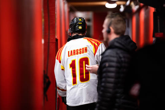 Brynäs Johan Larsson lämnar isen
