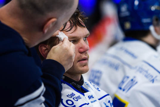 Leksands Tobias Ekberg plåstras om