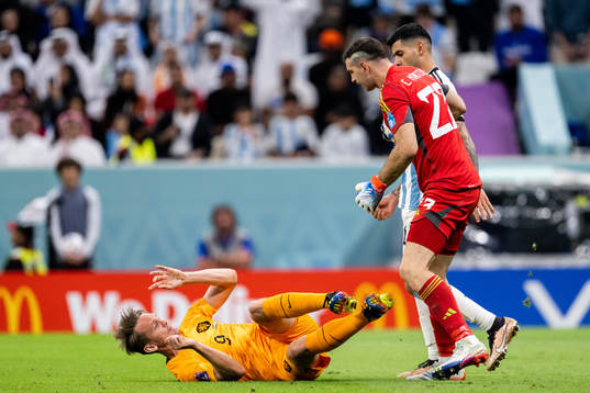 Luuk de Jong of Netherlands and goalkeeper Emiliano