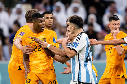 Denzel Dumfries of Netherlands and Lisandro Martinez of