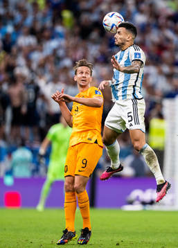 Luuk de Jong of Netherlands and Leandro Paredes of Argentina