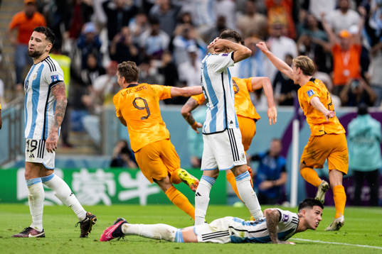 Nicolas Otamendi, German Pezzella and Enzo Fernandez of