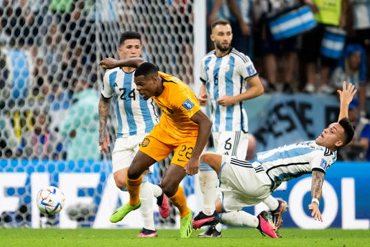Denzel Dumfries of Netherlands and Lautaro Martinez of