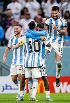 Lionel Messi, Rodrigo de Paul and Nicolas Otamendi of