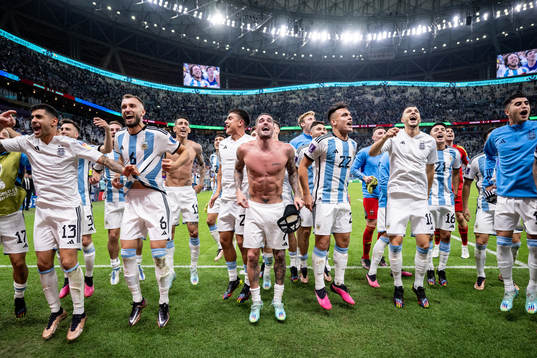 Players of Argentina celebrate
