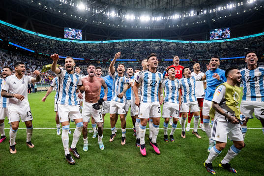 Lautaro Martinez (m) of Argentina celebrate