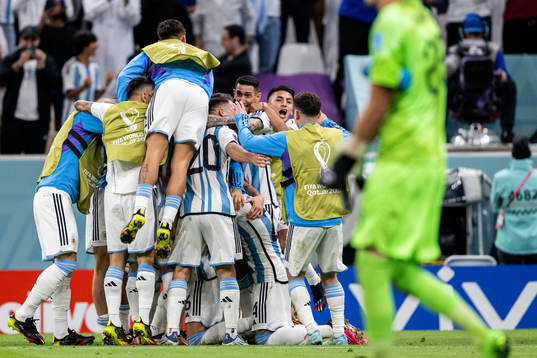 Players of Argentina celebrate