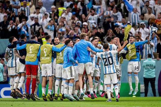 Players of Argentina celebrate